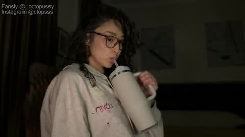 Mikayla online show from April 2026 10:43:01 PM