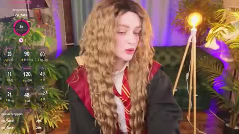 Maisie online show from October 2025 10:44:02 PM