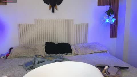 Laura online show from April 2026 12:30:02 AM