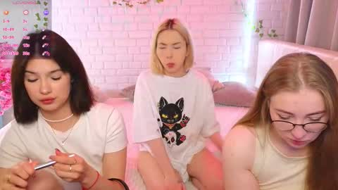 Snapshot of _ramune_ chatting on October 2025 02:05:02 PM Merlizz Eva Jane Mila Nicole  left to right  online show from October 2025 02:05:02 PM