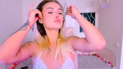 Snapshot of _ravena chatting on October 2025 08:34:02 AM _ravena online show from October 2025 08:34:02 AM