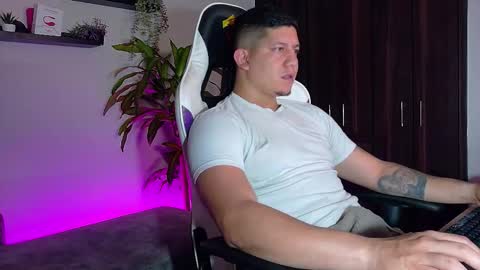 Roberto online show from November 2025 06:48:01 AM