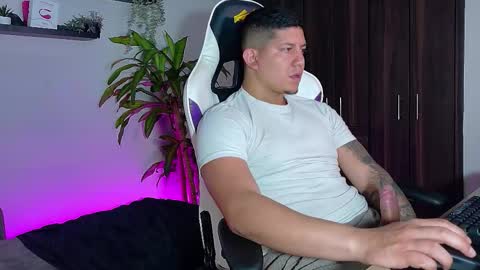 Roberto online show from November 2025 03:58:01 PM