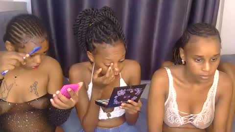 Snapshot of _roxxana chatting on June 2026 03:11:01 AM Roxxana online show from June 2026 03:11:01 AM