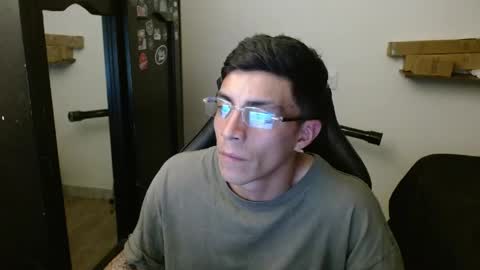 Snapshot of _schnnneider_ chatting on April 2026 12:42:01 AM SCHNEIDER online show from April 2026 12:42:01 AM