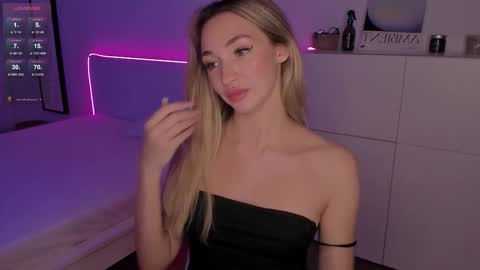 Kat online show from November 2025 08:20:01 PM