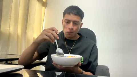 Juan Pablo-independent model online show from February 2025 09:25:02 PM