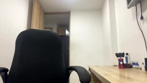 Juan Pablo-independent model online show from March 2026 01:30:01 AM