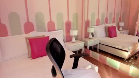 Sharlot online show from October 2025 01:01:02 PM