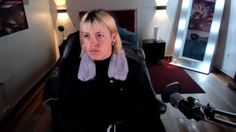 _sharlotte777 online show from January 2025 02:39:01 PM