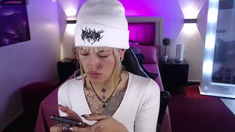 _sharlotte777 online show from March 2025 01:01:01 PM