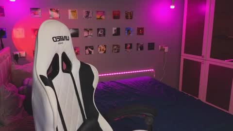 Snapshot of _side_by_you_ chatting on December 2024 04:29:02 PM NATHANPVT IS OPEN online show from December 2024 04:29:02 PM