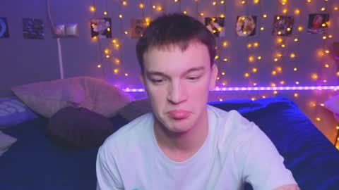 Snapshot of _side_by_you_ chatting on December 2024 11:07:01 AM NATHANPVT IS OPEN online show from December 2024 11:07:01 AM