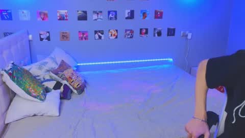 Snapshot of _side_by_you_ chatting on January 2025 11:04:02 AM NATHANPVT IS OPEN online show from January 2025 11:04:02 AM