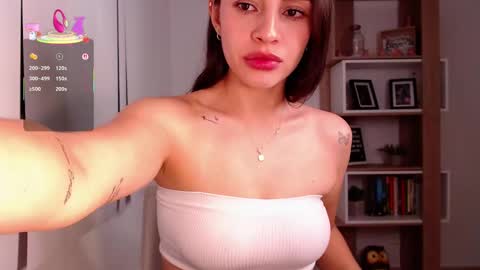 Snapshot of _smallpeach chatting on February 2025 01:59:02 AM Lauren online show from February 2025 01:59:02 AM