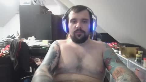 _smiley_bear27 online show from November 2025 12:15:02 PM