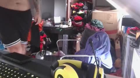 _smiley_bear27 online show from January 2026 06:07:01 AM