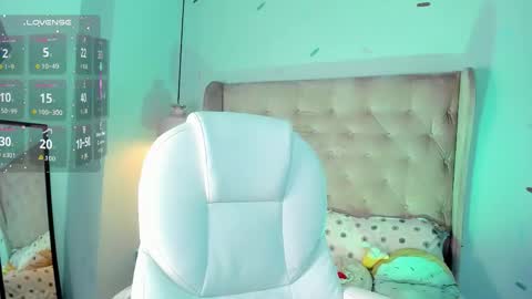 Sophie  online show from December 2025 09:00:02 PM