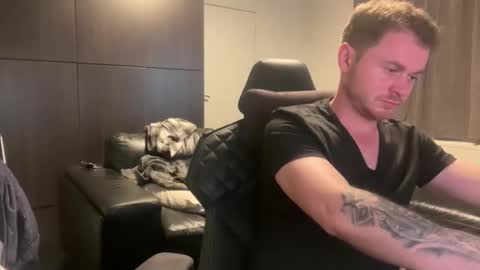 _stevie___ online show from April 2026 08:25:02 PM