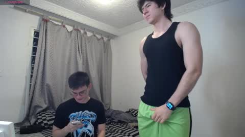 Scot y Patrick online show from April 2026 12:02:02 AM