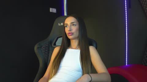Snapshot of _tiffany_west chatting on June 2026 06:40:01 AM _tiffany_west online show from June 2026 06:40:01 AM