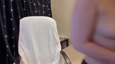 Snapshot of _vallylove chatting on March 2025 12:42:02 AM _vallylove online show from March 2025 12:42:02 AM