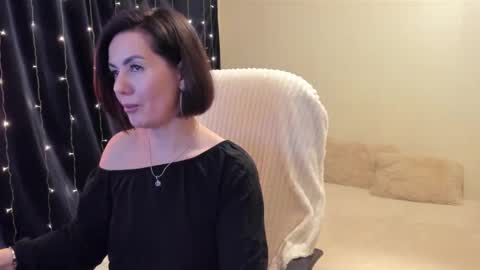 Snapshot of _vallylove chatting on March 2025 10:52:02 PM _vallylove online show from March 2025 10:52:02 PM