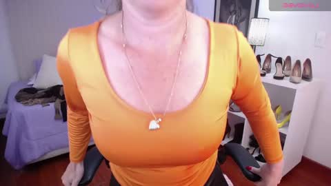 Snapshot of _victoria_collins chatting on January 2025 02:37:02 AM Sol online show from January 2025 02:37:02 AM