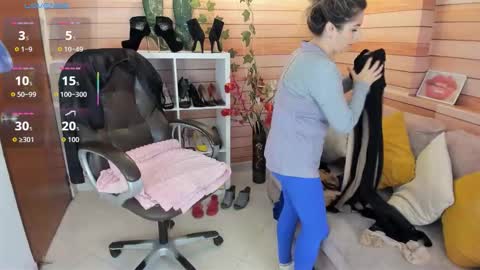 Snapshot of _victoria_collins chatting on January 2026 12:20:01 PM Sol online show from January 2026 12:20:01 PM