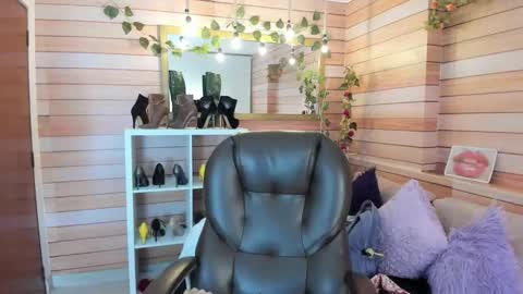 Snapshot of _victoria_collins chatting on February 2026 10:45:02 AM Sol online show from February 2026 10:45:02 AM