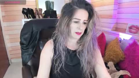 Snapshot of _victoria_collins chatting on March 2026 12:07:01 PM Sol online show from March 2026 12:07:01 PM