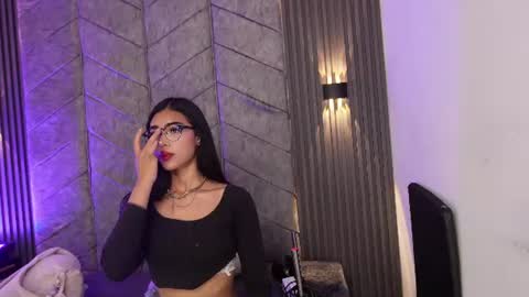 Snapshot of _viollettenoir_ chatting on June 2026 07:27:01 PM online show from June 2026 07:27:01 PM