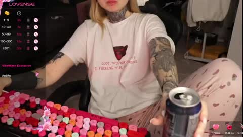Snapshot of _viv1an_ chatting on April 2026 01:56:02 PM Alis online show from April 2026 01:56:02 PM