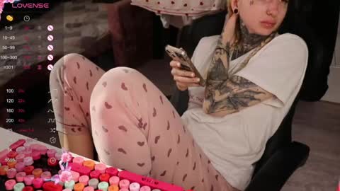 Snapshot of _viv1an_ chatting on April 2026 02:41:01 PM Alis online show from April 2026 02:41:01 PM