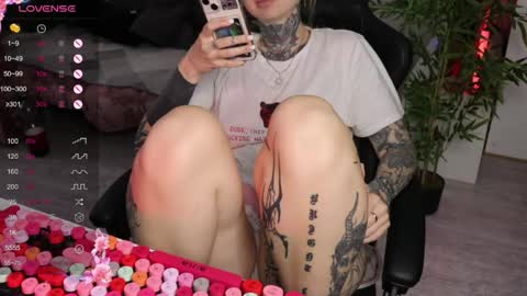 Snapshot of _viv1an_ chatting on May 2026 07:02:02 AM Alis online show from May 2026 07:02:02 AM