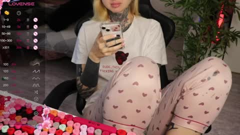 Snapshot of _viv1an_ chatting on May 2026 05:35:02 AM Alis online show from May 2026 05:35:02 AM