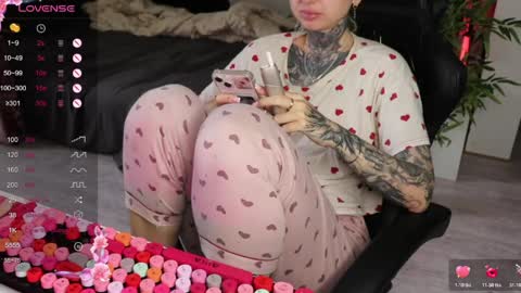 Snapshot of _viv1an_ chatting on May 2026 06:00:01 AM Alis online show from May 2026 06:00:01 AM