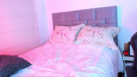 Snapshot of _viviana chatting on January 2025 11:02:01 PM INSTAGRAM pinzon viviana online show from January 2025 11:02:01 PM