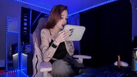 Snapshot of _yourwetdreams_ chatting on June 2026 11:51:01 PM Roxy online show from June 2026 11:51:01 PM