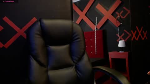 Yuyi online show from February 2025 11:21:01 AM