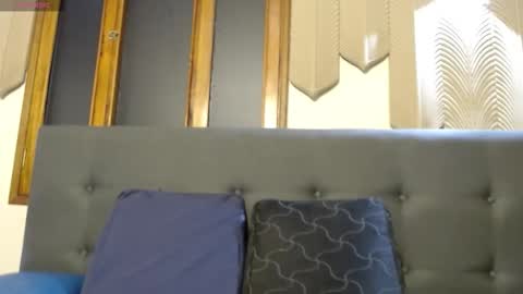 Yuyi online show from October 2025 10:21:02 PM