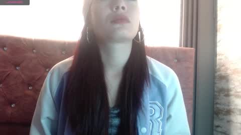 Yuyi online show from November 2025 11:47:01 AM