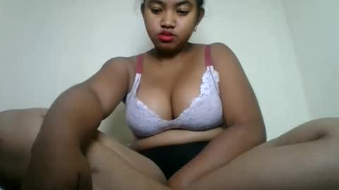 Snapshot of aariciah chatting on April 2026 07:06:02 AM aariciah online show from April 2026 07:06:02 AM