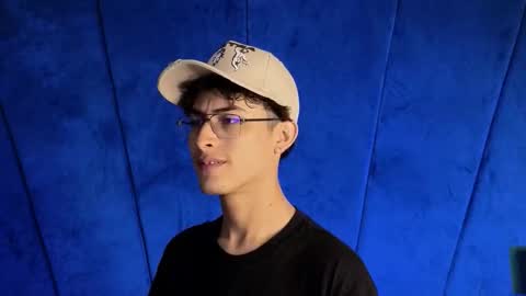 Aaron Ezequiel online show from September 2025 10:43:01 PM