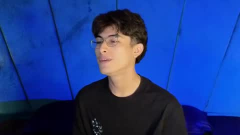 Aaron Ezequiel online show from October 2025 09:20:01 PM