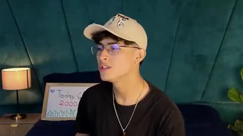 Aaron Ezequiel online show from December 2025 10:41:02 PM