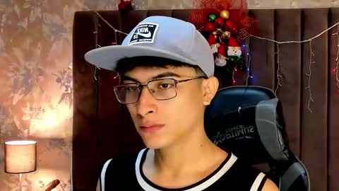 Aaron Ezequiel online show from December 2025 09:11:01 PM