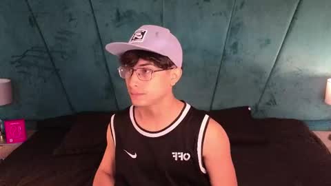 Aaron Ezequiel online show from April 2026 12:32:01 PM