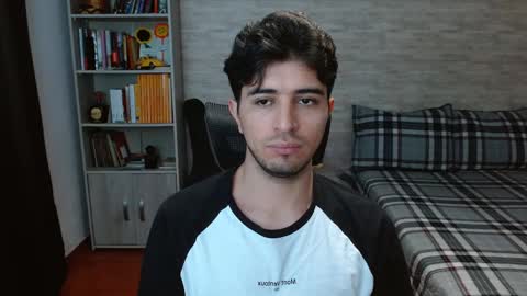 Aaron online show from November 2025 06:30:02 PM