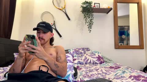 Snapshot of aaron_wheel chatting on May 2026 02:40:02 AM aaron_wheel online show from May 2026 02:40:02 AM
